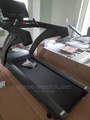 Photo - Heavy Duty 4hp Industrial Treadmill