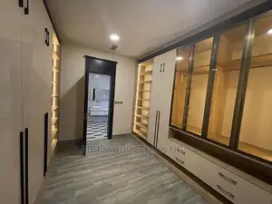 8bdrm Mansion in Guzape Abuja for sale
