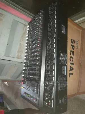 Yamaha Powered Mixer 16ch