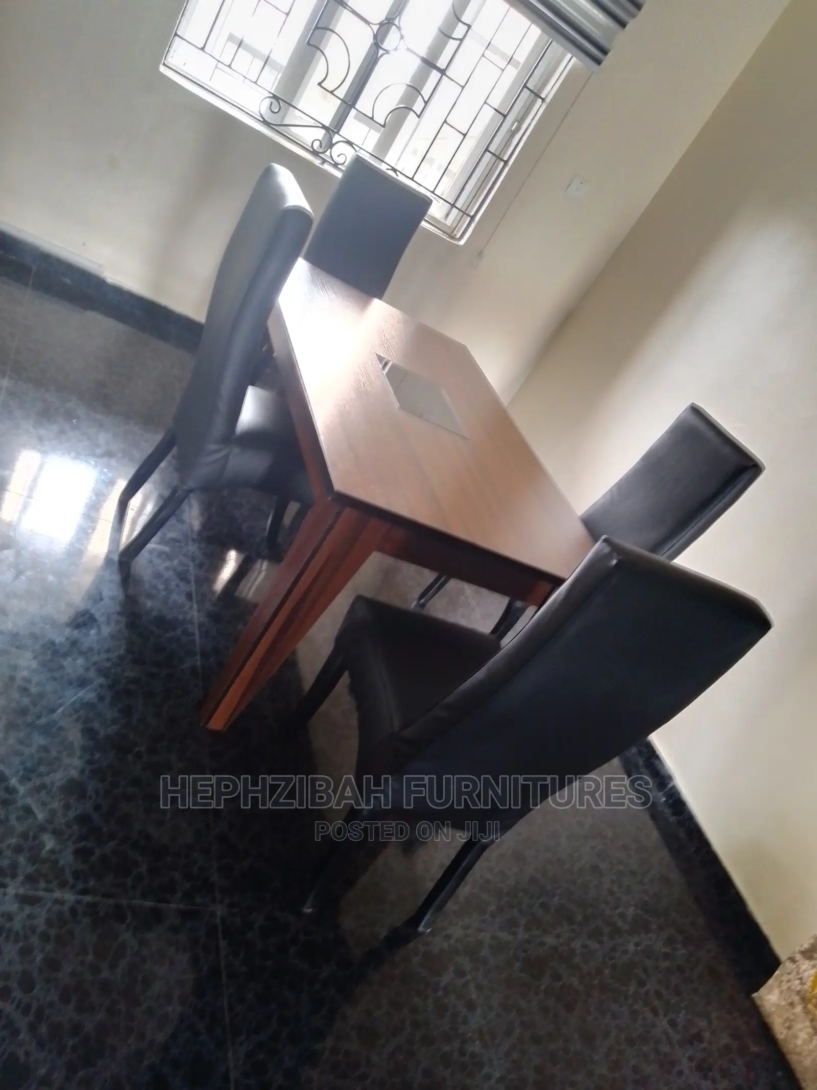 4 Seater Dining Set With Glass