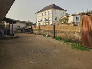 8bdrm Bungalow in Ikot Abasi Street, Uyo for Sale