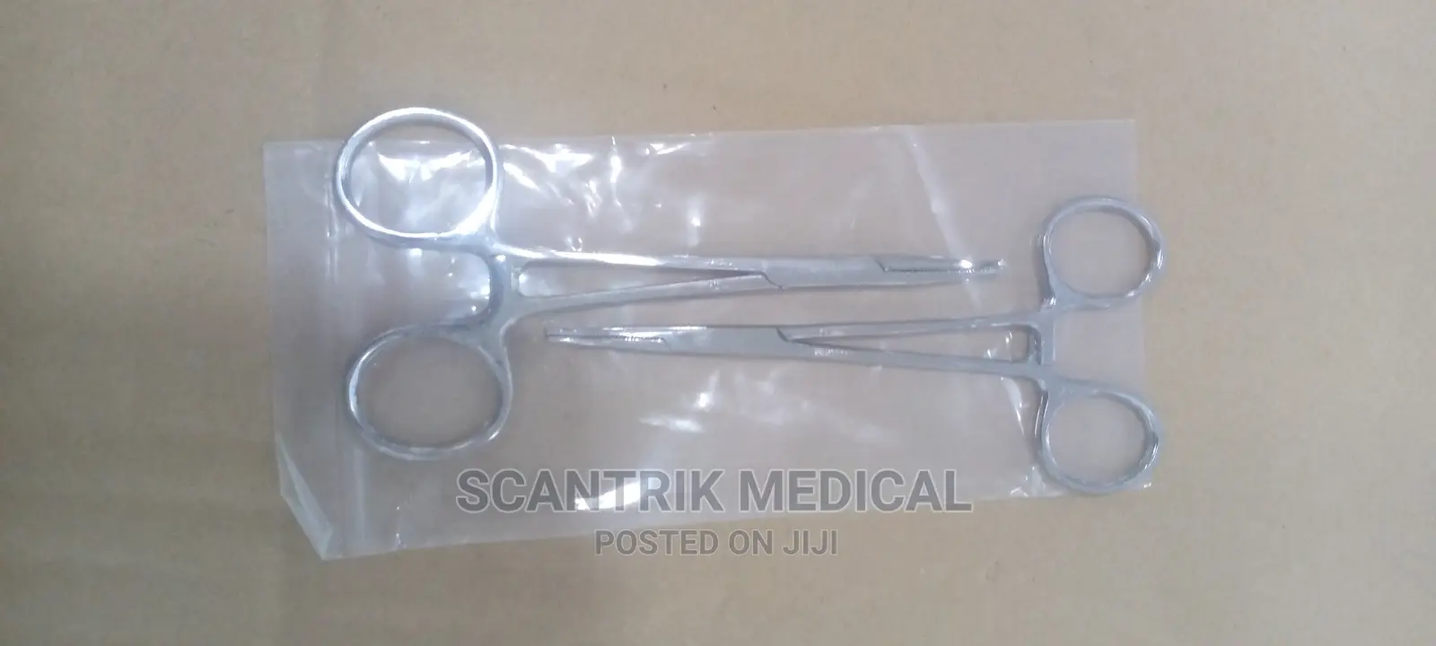 Curved Hemostatic Mosquito Forcep
