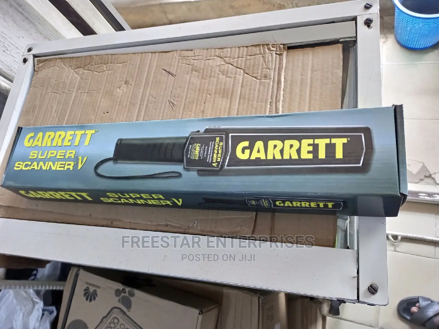 Garrett Super Scanner v Hand-Held Security Metal Detector.