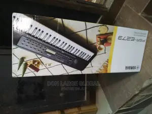 Yamaha E273 Keyboard