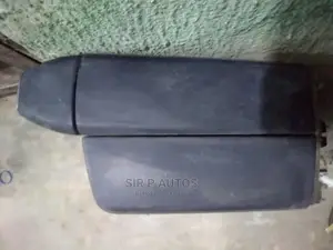 All Kinds of Mercedes Benz Hand Rest Are Available