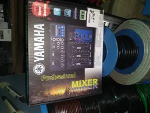 Yamaha Professional 4 Channel Mixer