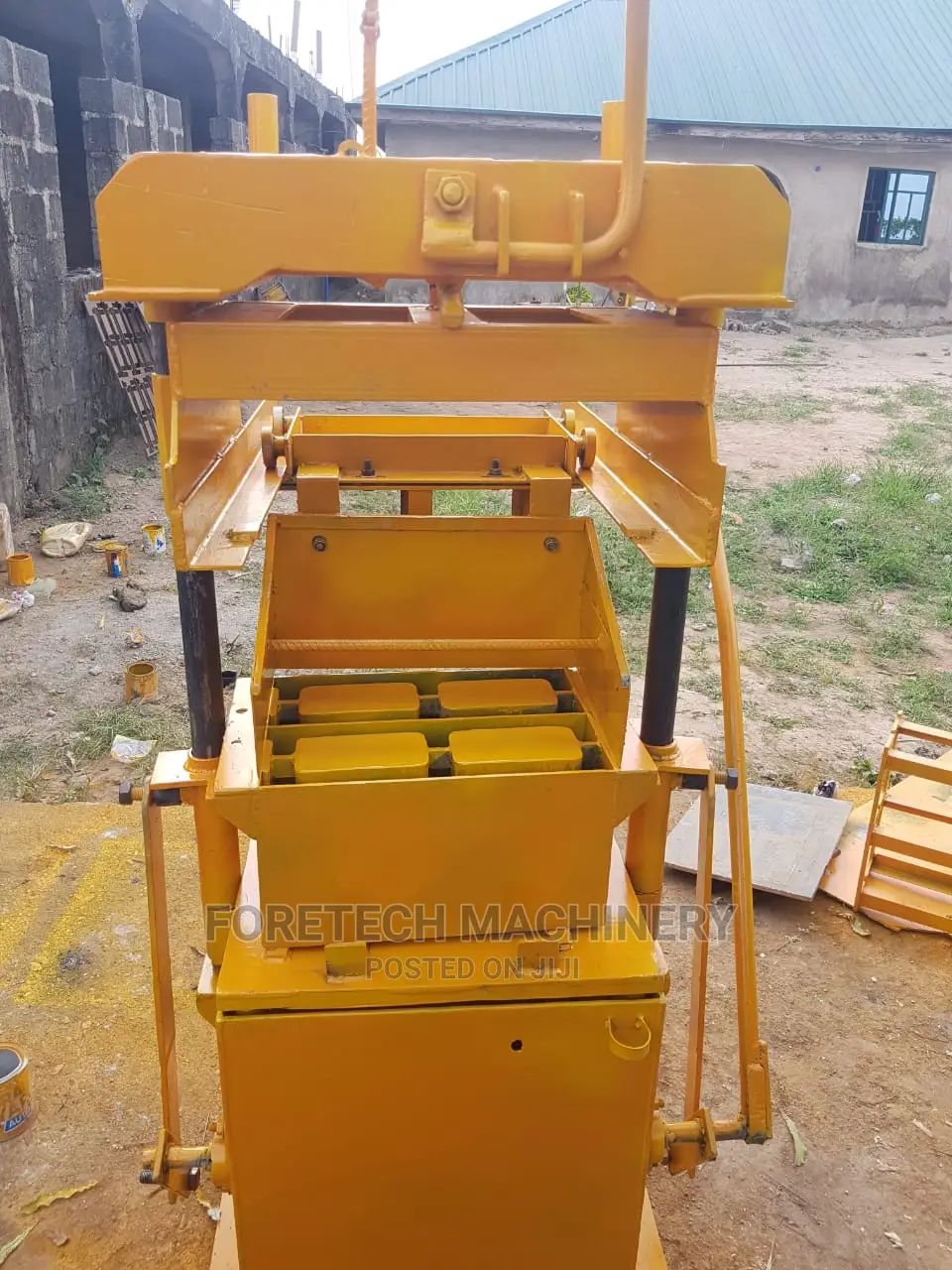 Concrete Block Molding Machine