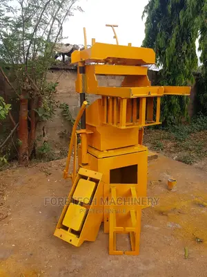 Concrete Block Molding Machine