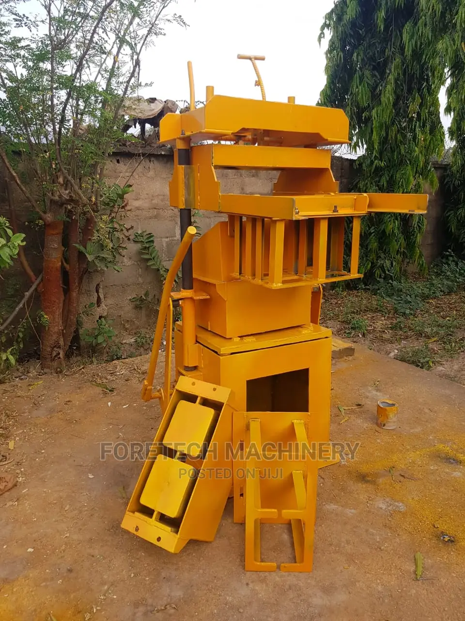 Concrete Block Molding Machine