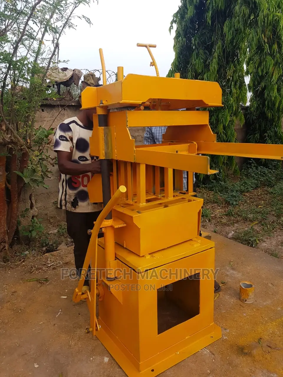 Concrete Block Molding Machine