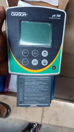 Oakton Ph Meter (Bench Top)