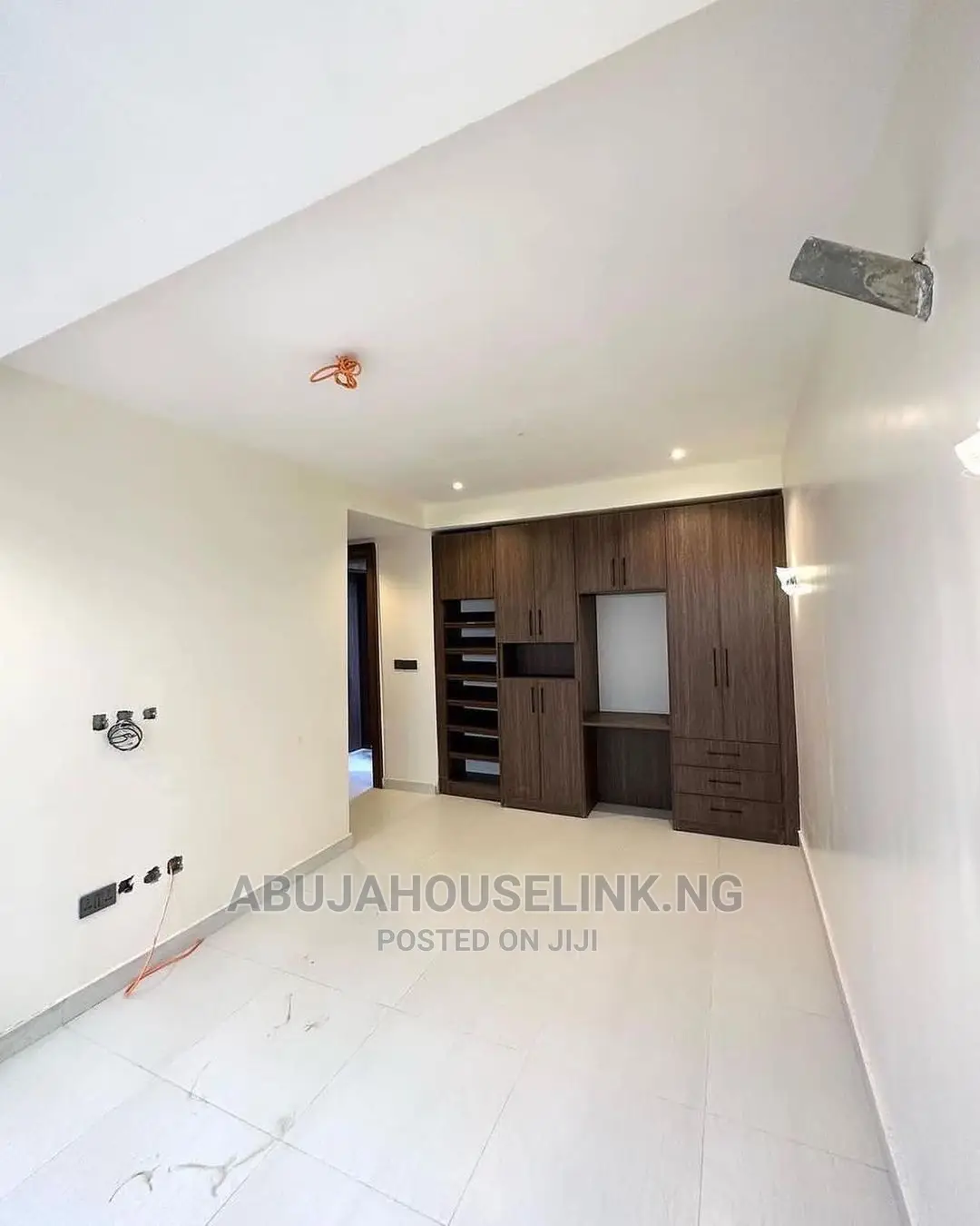 5bdrm Duplex in Guzape Abuja for Sale