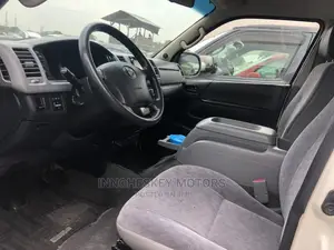 Toyota HiAce 2012 White