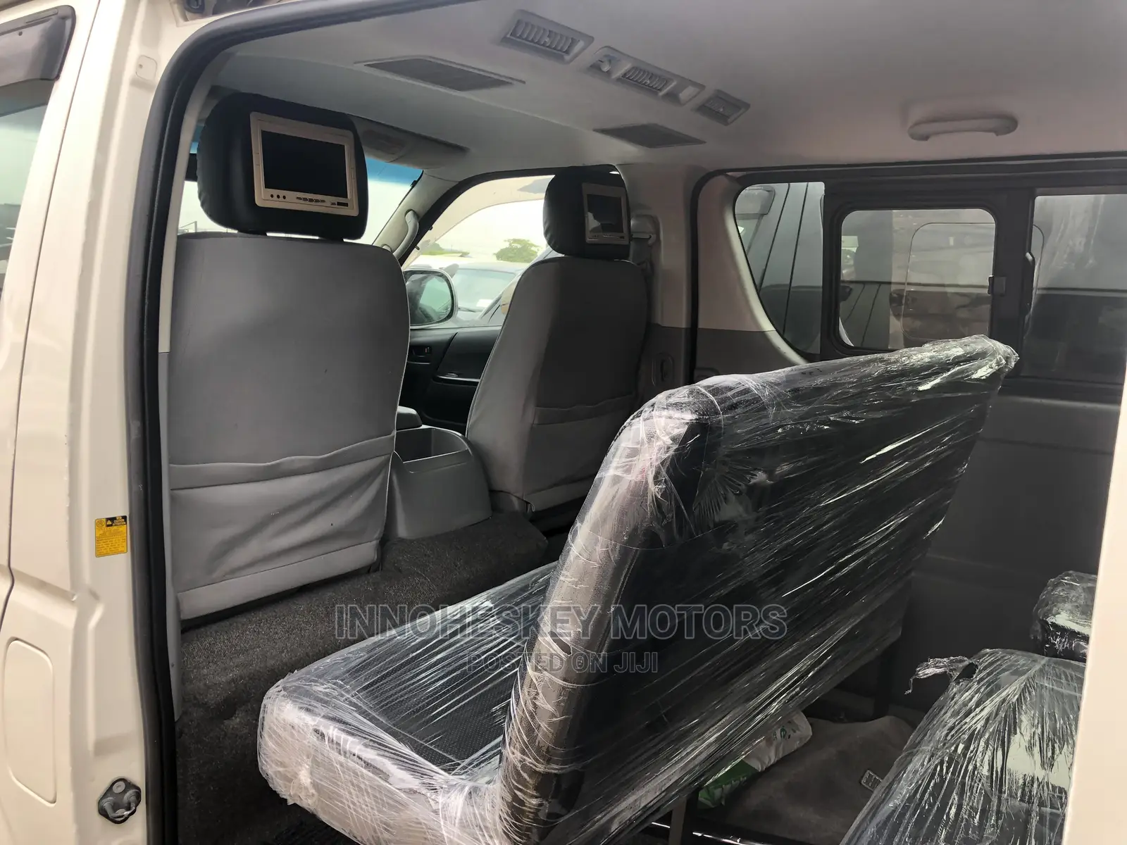Toyota HiAce 2012 White