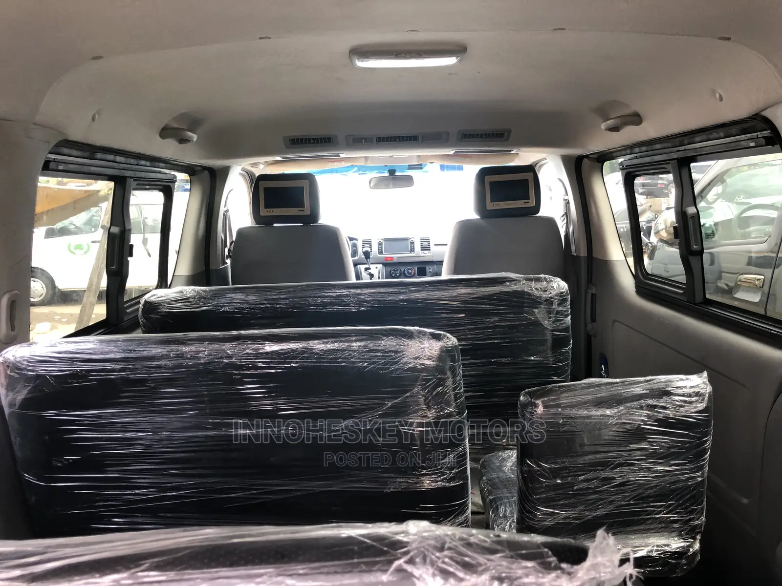 Toyota HiAce 2012 White