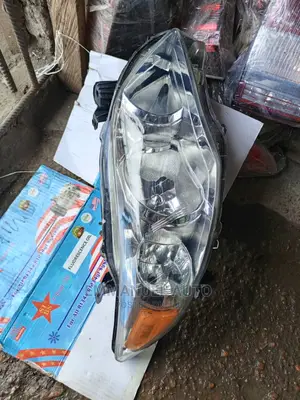 Head Light Corolla Right 2010/2012
