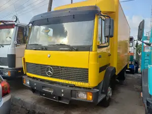 Mercedes-Benz Truck 814 2006 Yellow