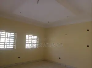5bdrm Townhouse / Terrace in Kiami for rent