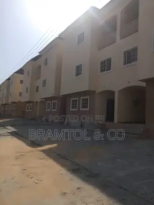 5bdrm Townhouse / Terrace in Kiami for rent