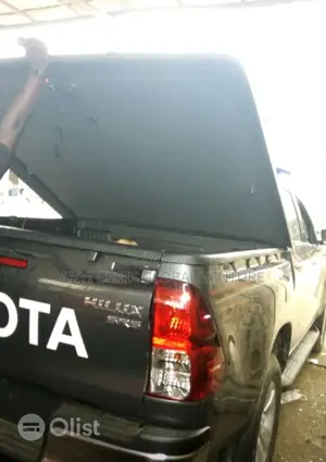 Toyota Hilux Booth Cover Shock Lifting