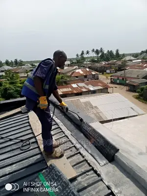 Skilful Felt Installer