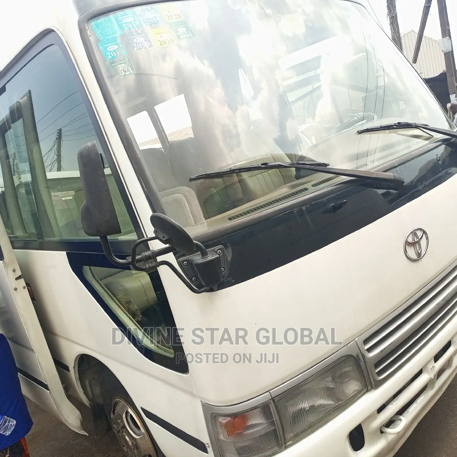 Toyota Coaster 2012 Gold