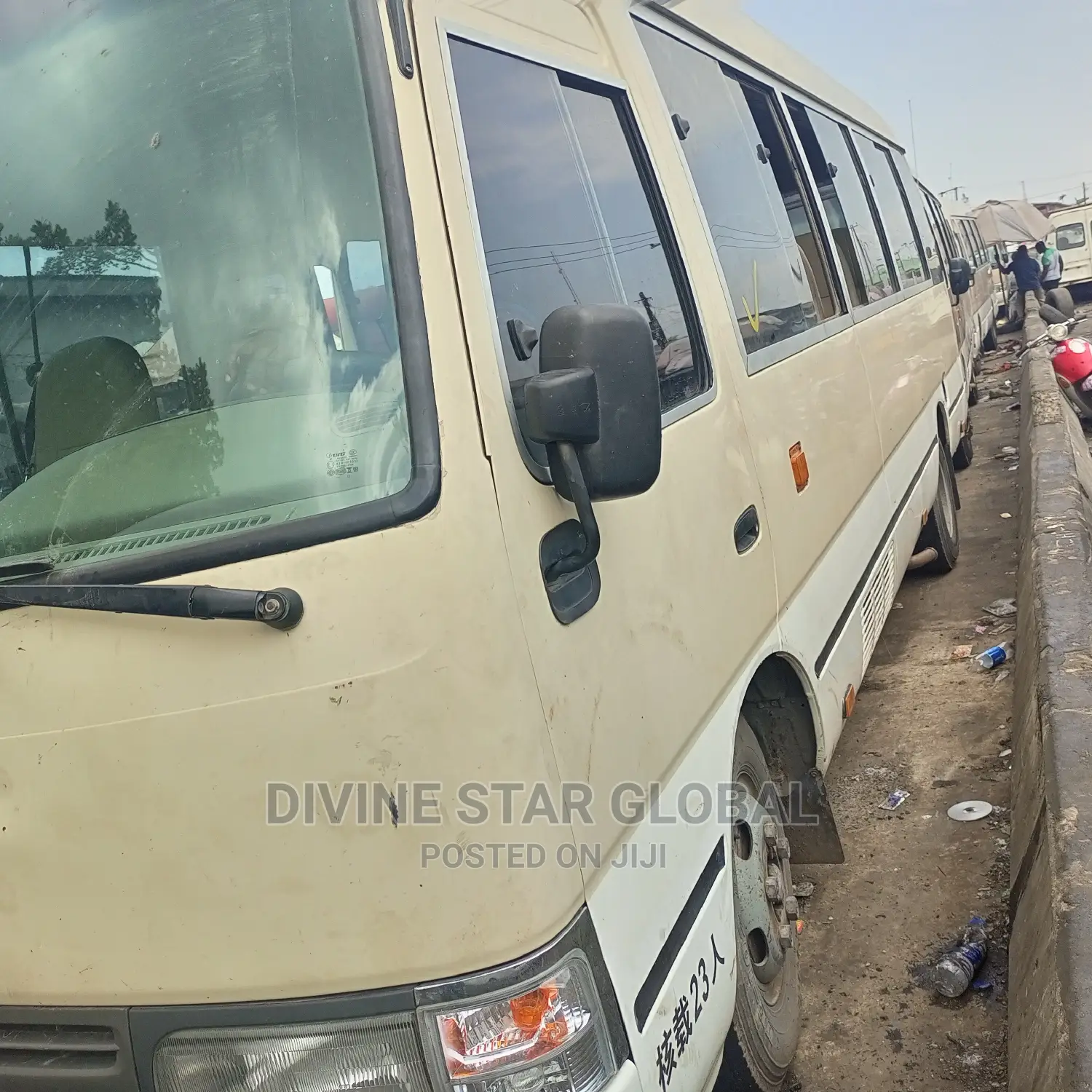 Toyota Coaster 2013 Gold