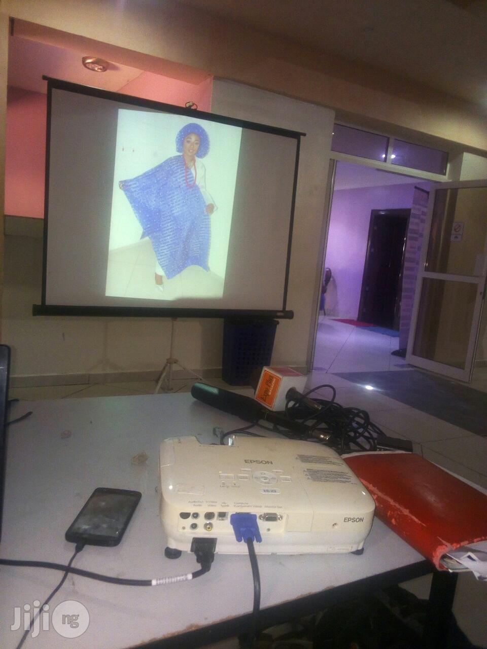 Projection Screens