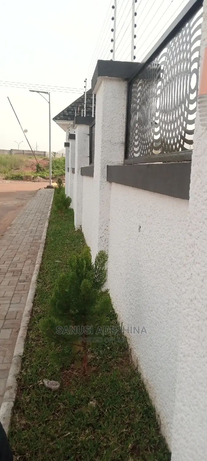 5bdrm Maisonette in Efab Metropolitan, Gwarinpa for Sale
