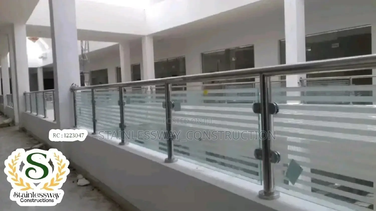 Stainless Handrail Design With Glass Work