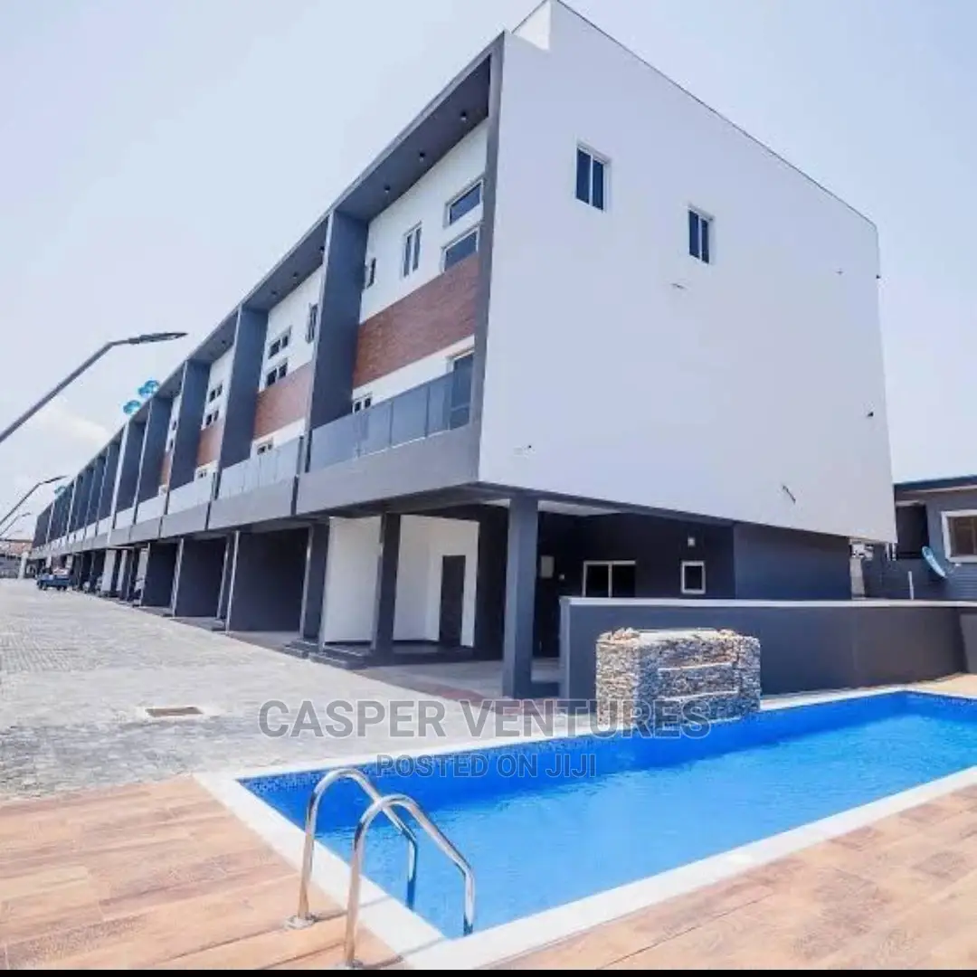 Bewitching 4-Bedroom Duplex With Pool
