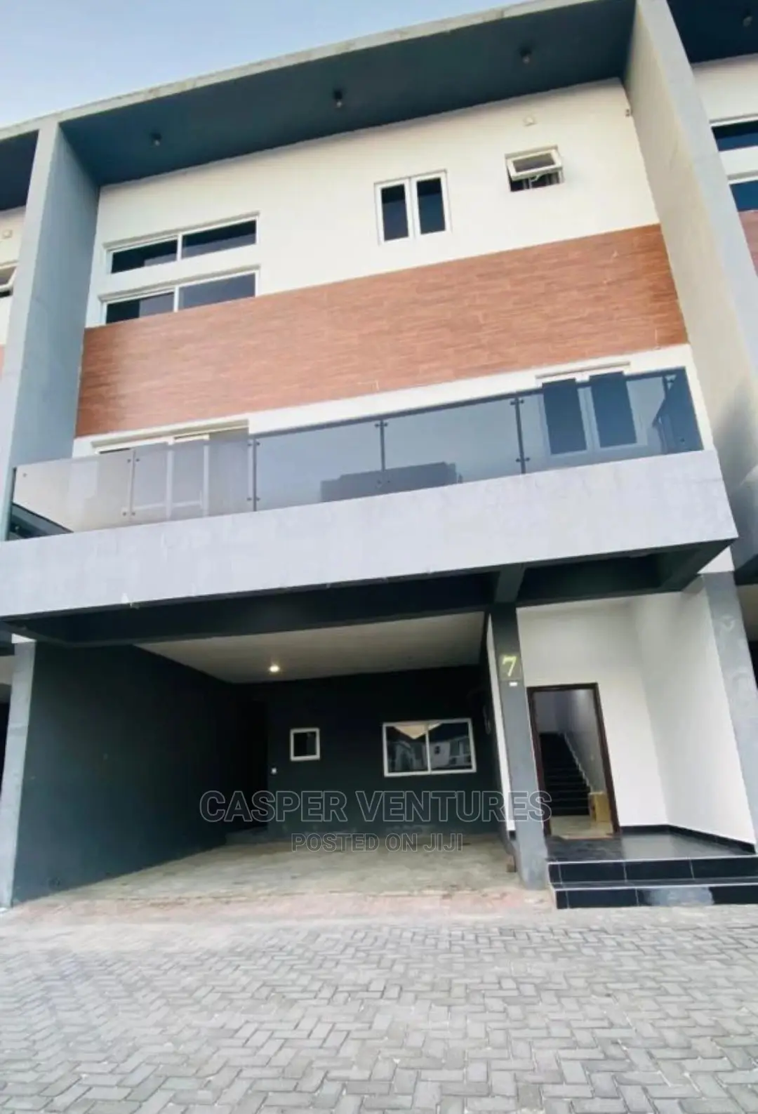 Bewitching 4-Bedroom Duplex With Pool