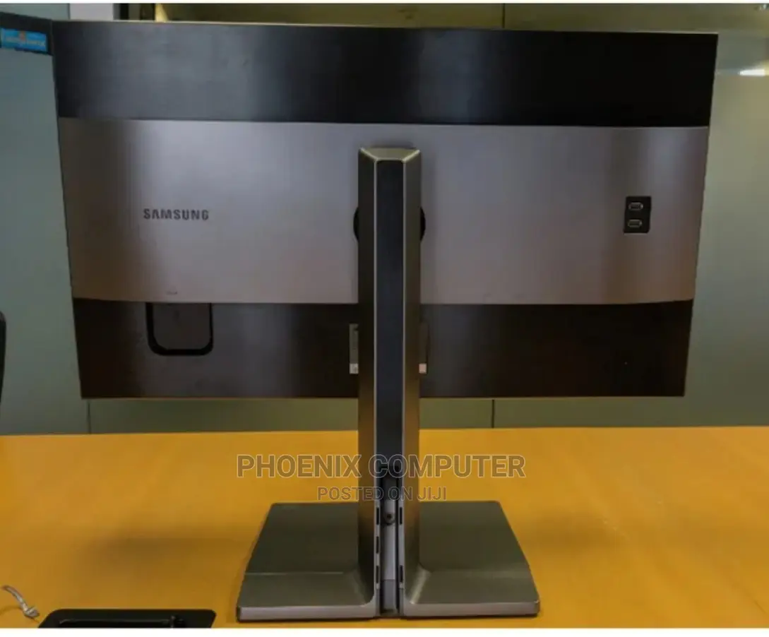 32 Inches Samsung Accurate Monitor