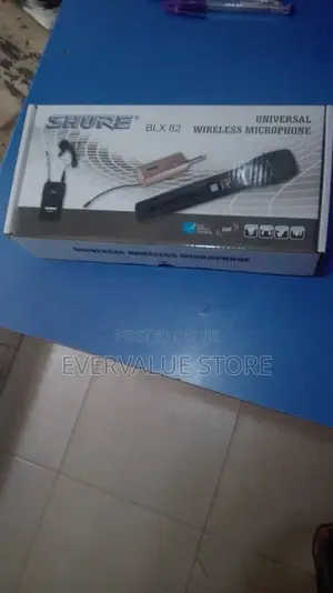 SHURE BLX-82 Wireless Microphone