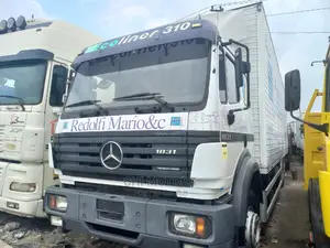 Mercedes Truck 1831 31feet 10bolts