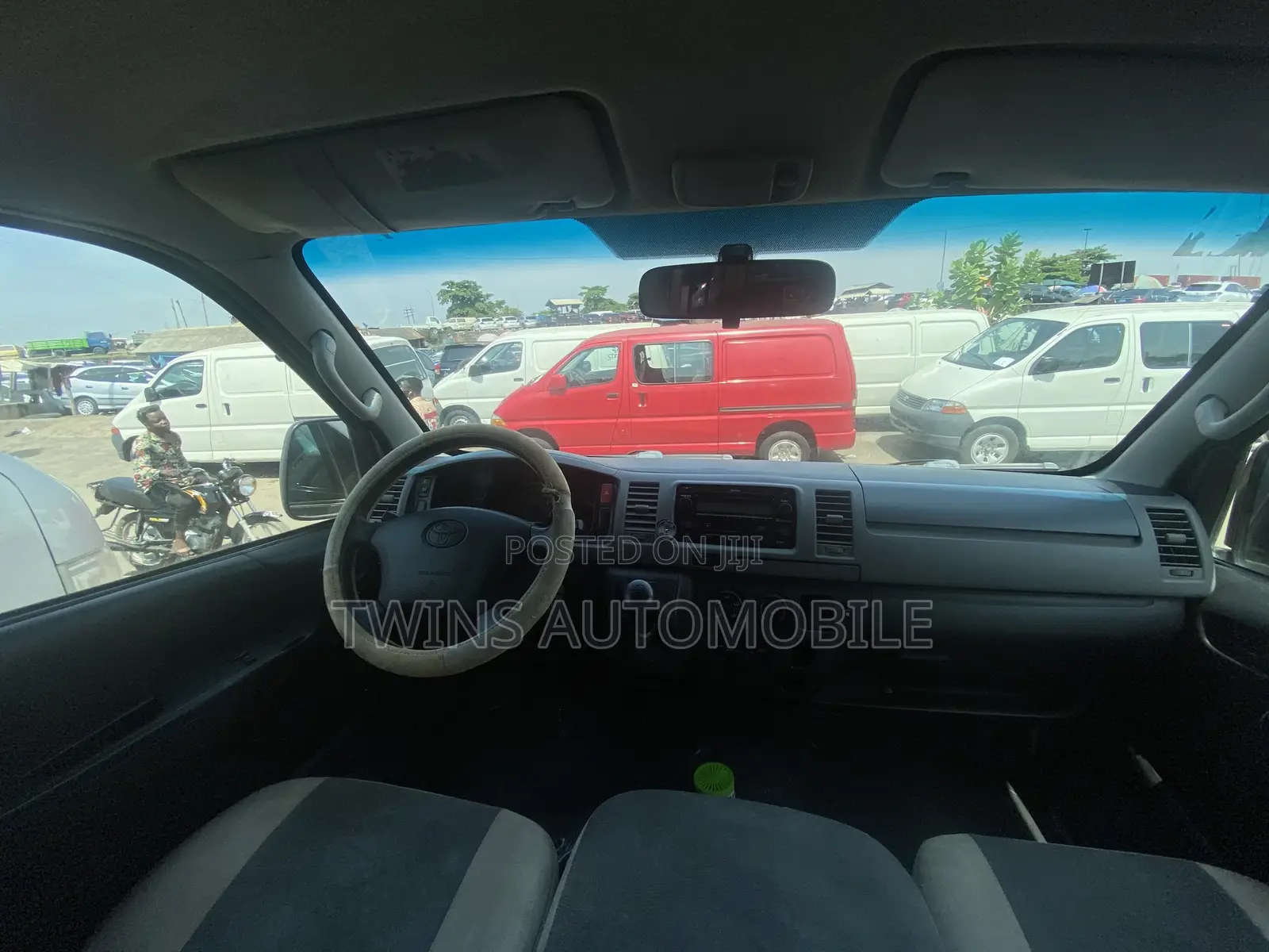 Toyota HiAce 2011 White