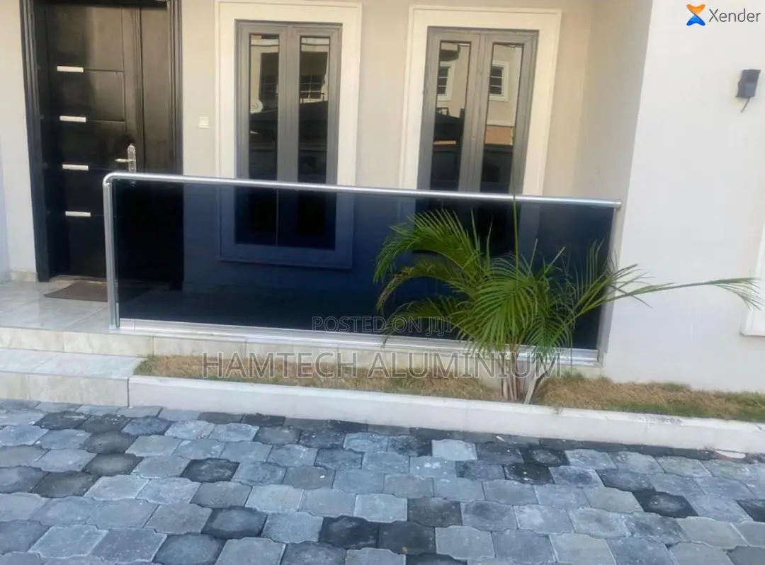 10mm Tinted Tampered Handrail