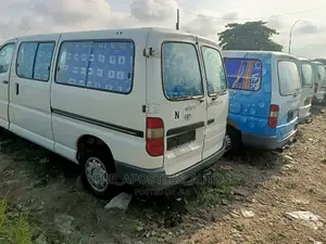 Toyota HiAce 2005 White