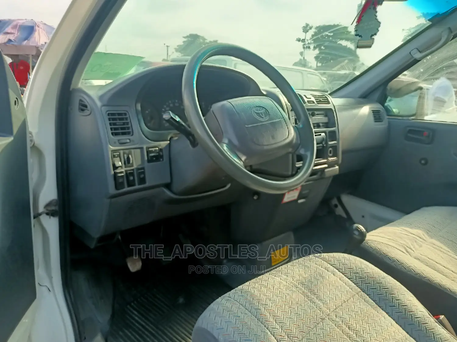 Toyota HiAce 2005 White