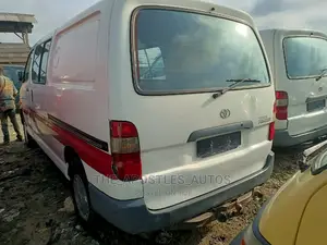 Toyota HiAce 2001 White