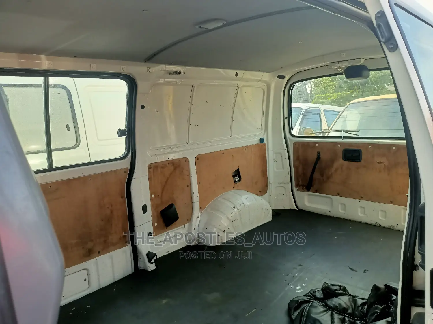 Toyota HiAce 2001 White