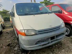 Toyota HiAce 2001 White