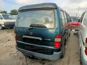 Toyota HiAce 2005 Green