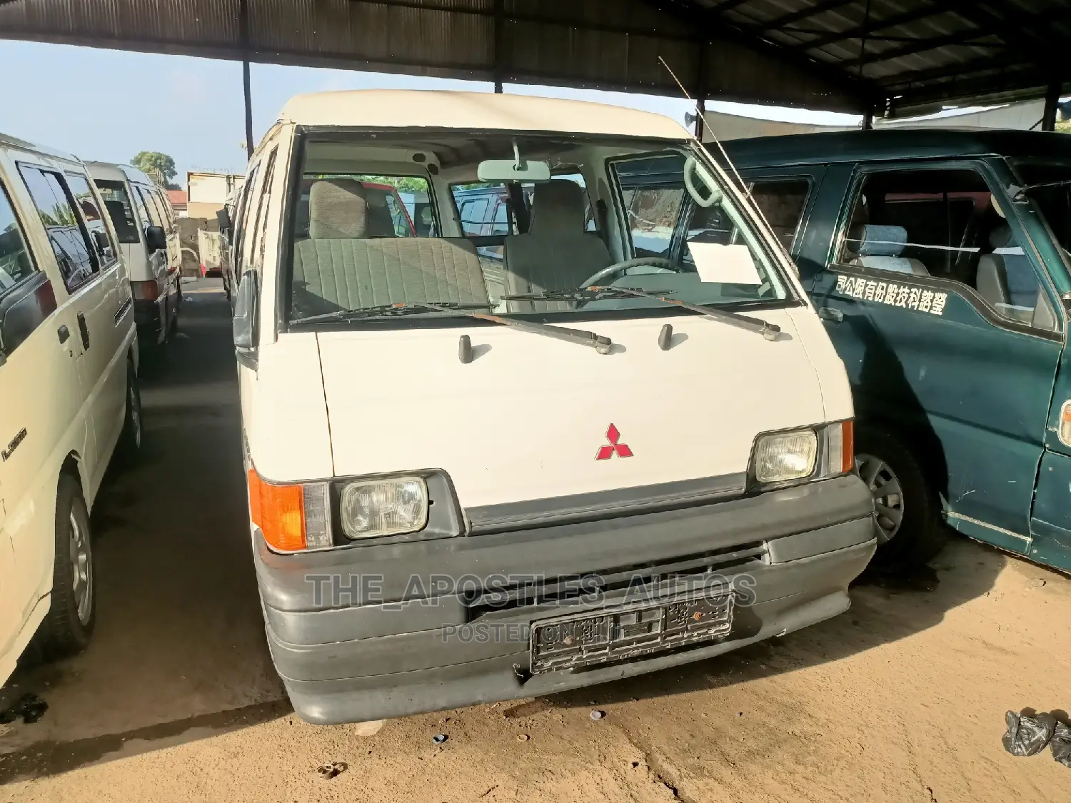 Mitsubishi L300 2000 White