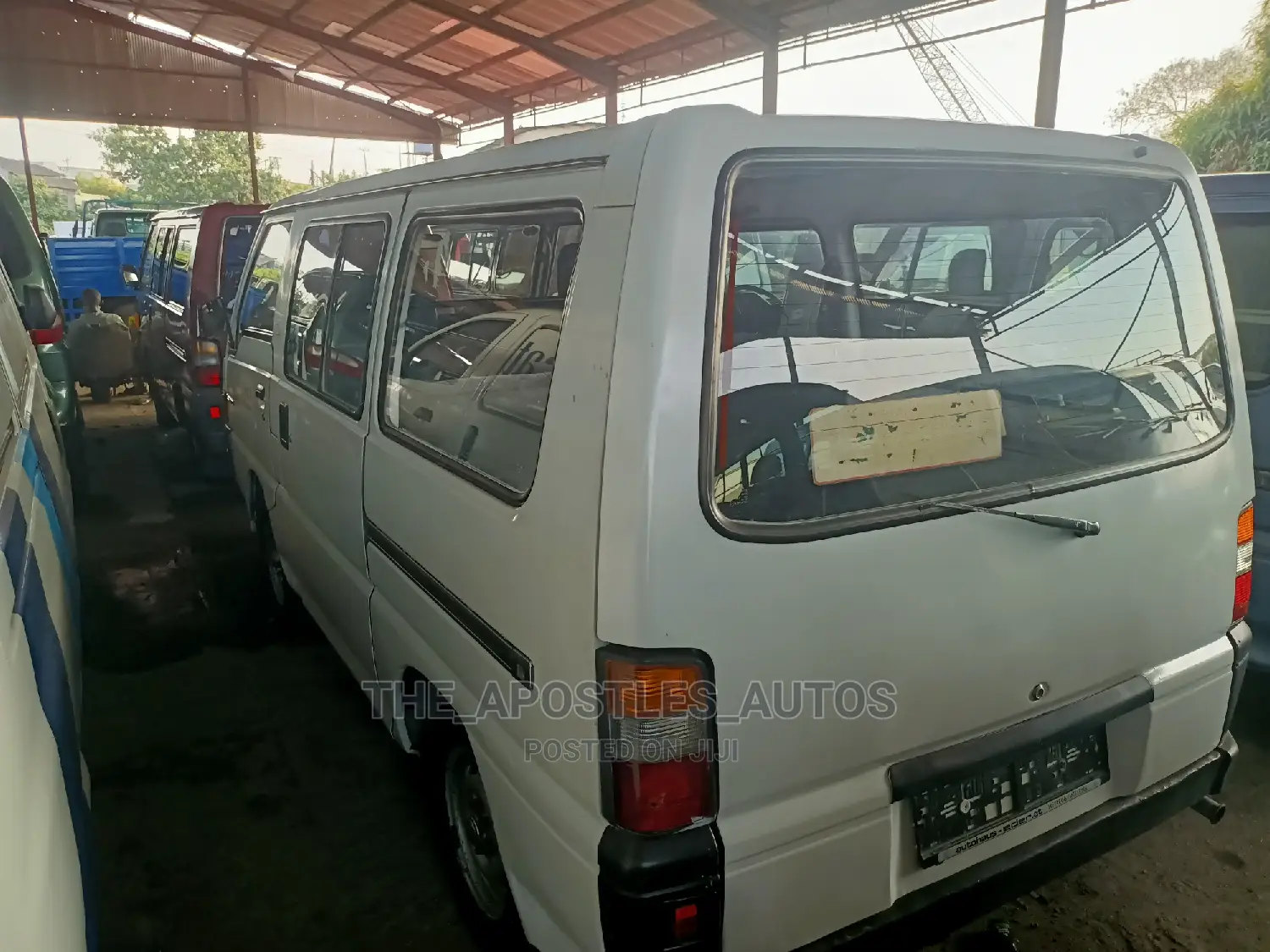 Mitsubishi L300 2004 White