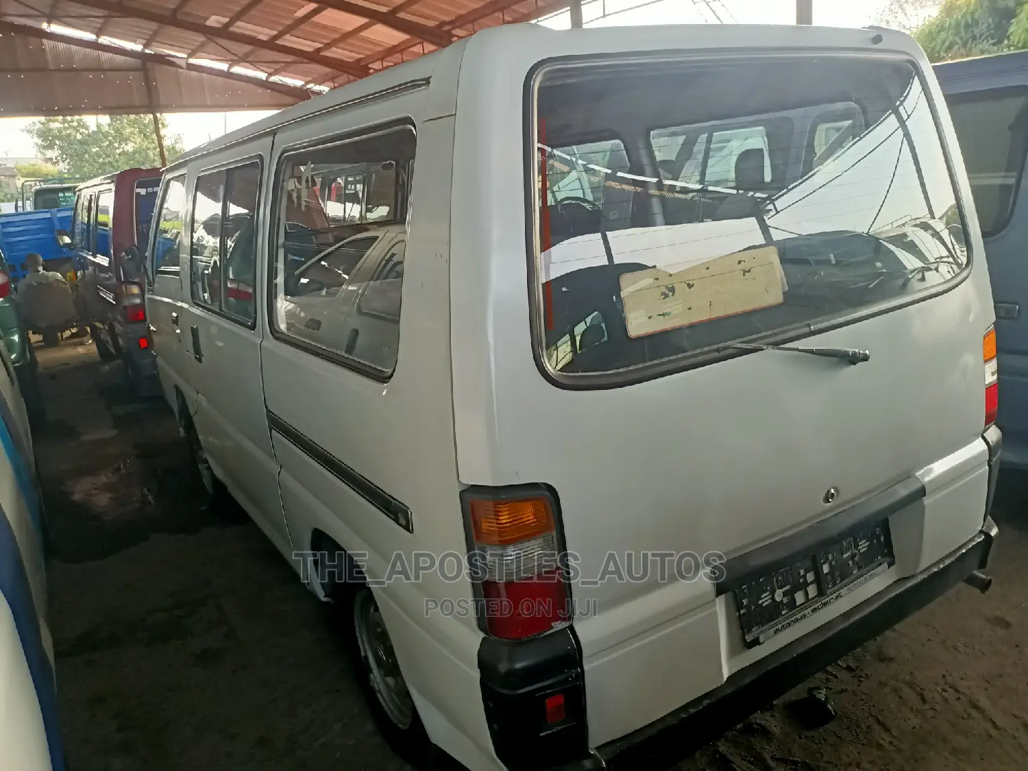 Mitsubishi L300 2004 White