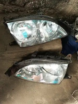 Set of Headlamp Avensis 2001