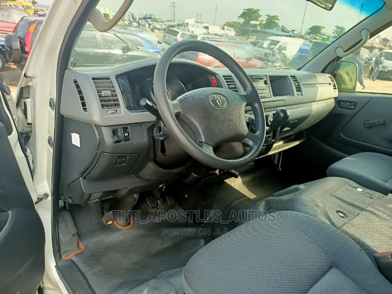 Toyota HiAce 2013 White