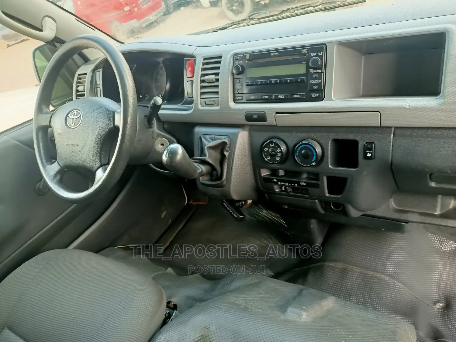 Toyota HiAce 2013 White