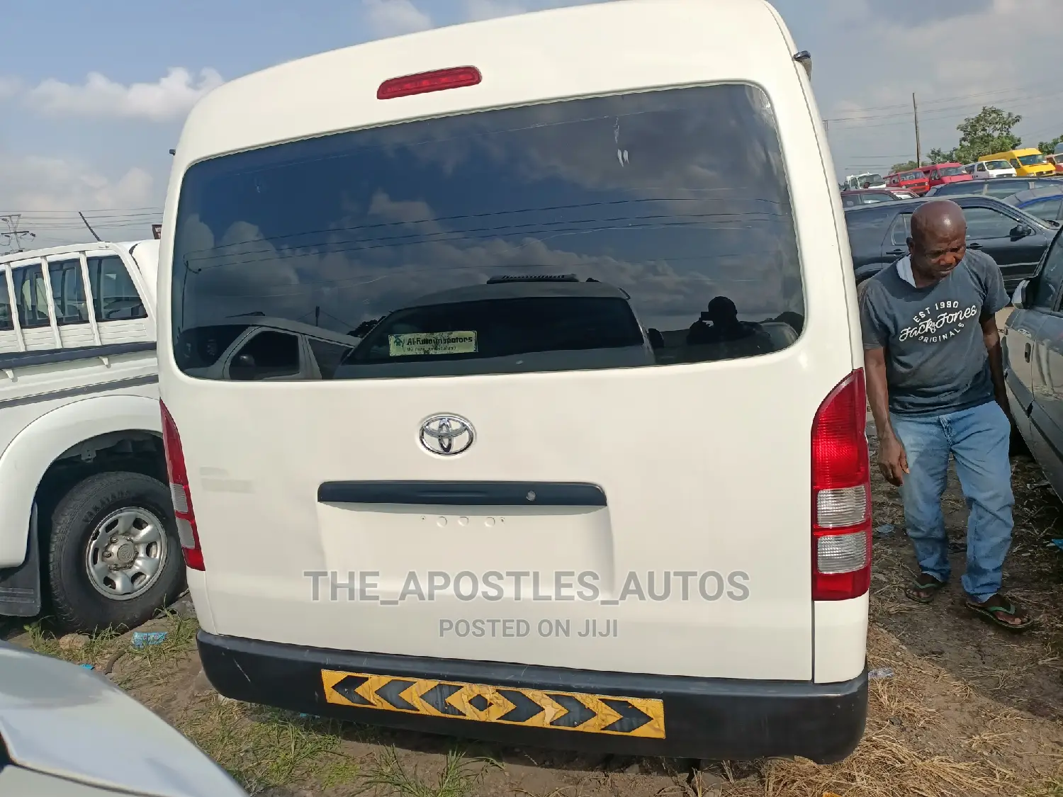 Toyota HiAce 2013 White